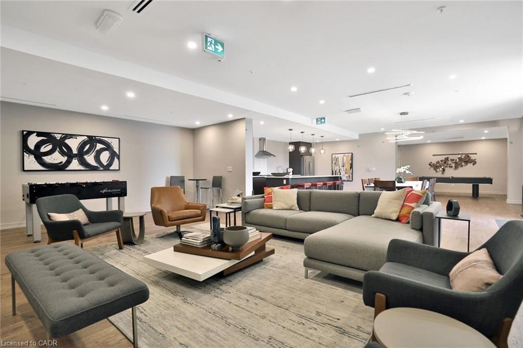 105-457 Plains Road E, Burlington, ON - Indoor Photo Showing Living Room