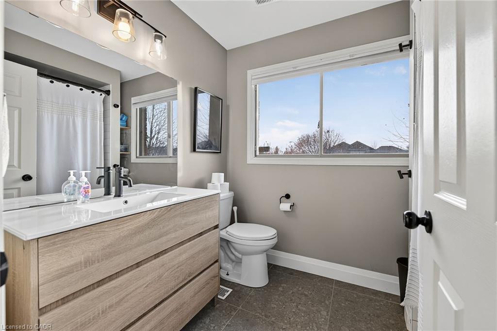 3 Jacqueline Boulevard, Hamilton, ON - Indoor Photo Showing Bathroom