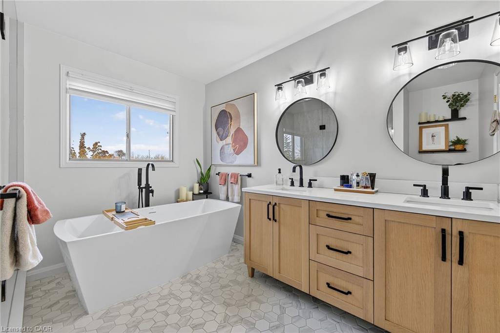 3 Jacqueline Boulevard, Hamilton, ON - Indoor Photo Showing Bathroom