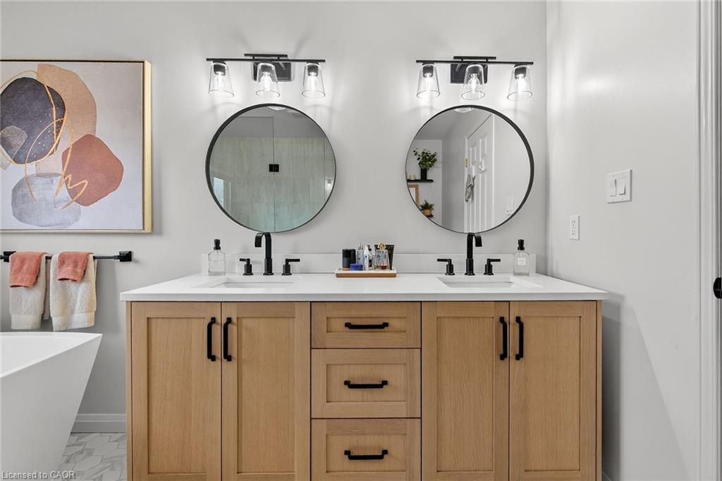 3 Jacqueline Boulevard, Hamilton, ON - Indoor Photo Showing Bathroom