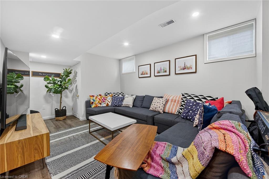 3 Jacqueline Boulevard, Hamilton, ON - Indoor Photo Showing Living Room