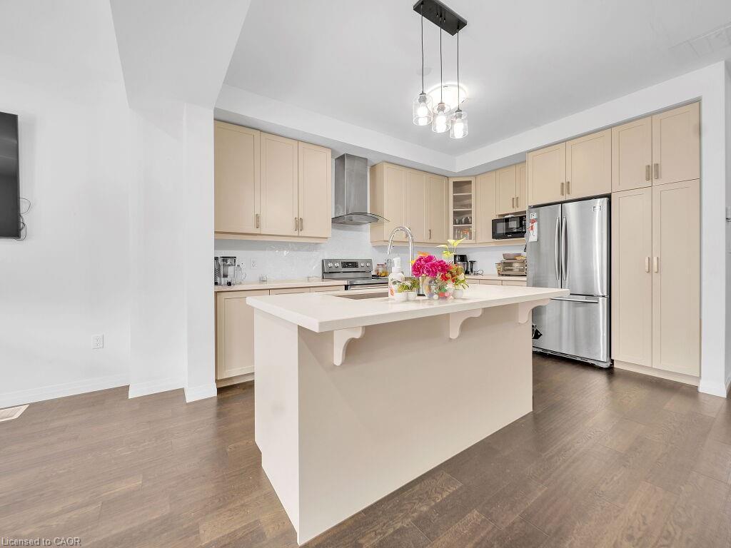 30 Times Square Boulevard, Hamilton, ON - Indoor Photo Showing Kitchen