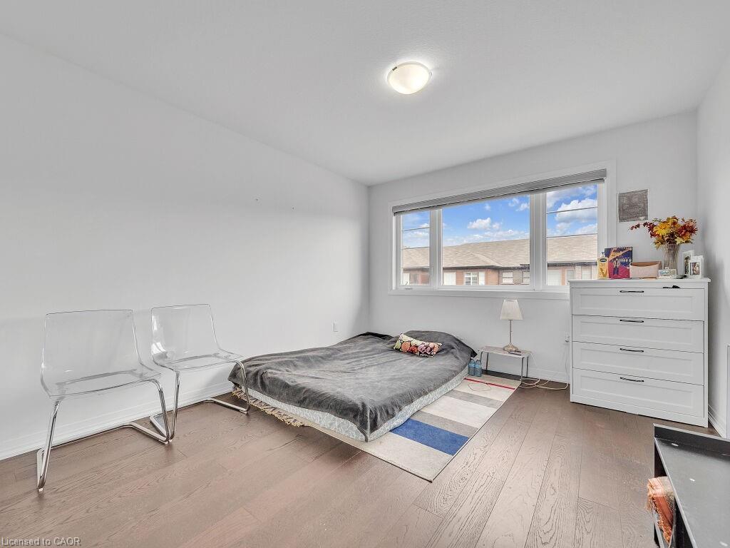 30 Times Square Boulevard, Hamilton, ON - Indoor Photo Showing Bedroom