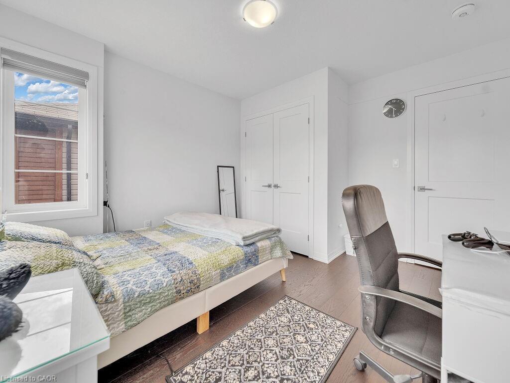 30 Times Square Boulevard, Hamilton, ON - Indoor Photo Showing Bedroom