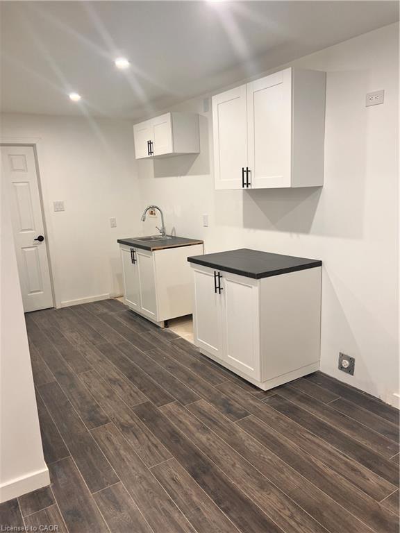 Basement-3401 Regiment Road, London, ON - Indoor Photo Showing Kitchen