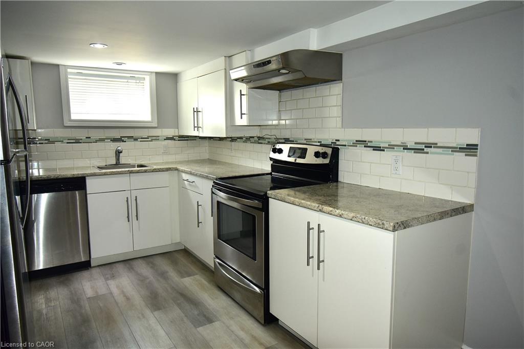 2-2176 Queensway Drive, Burlington, ON - Indoor Photo Showing Kitchen With Upgraded Kitchen