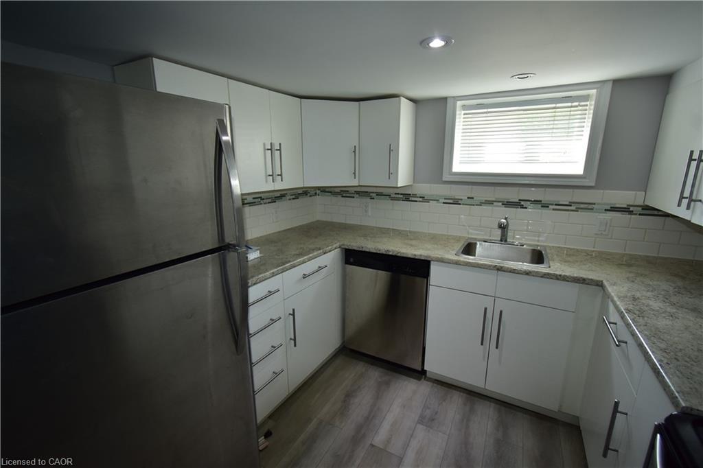 2-2176 Queensway Drive, Burlington, ON - Indoor Photo Showing Kitchen