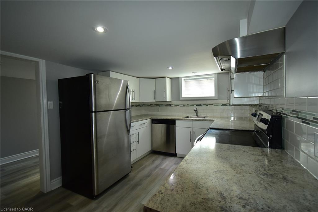 2-2176 Queensway Drive, Burlington, ON - Indoor Photo Showing Kitchen