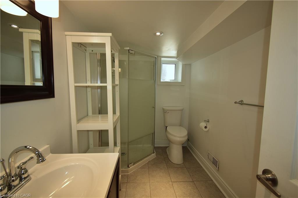 2-2176 Queensway Drive, Burlington, ON - Indoor Photo Showing Bathroom