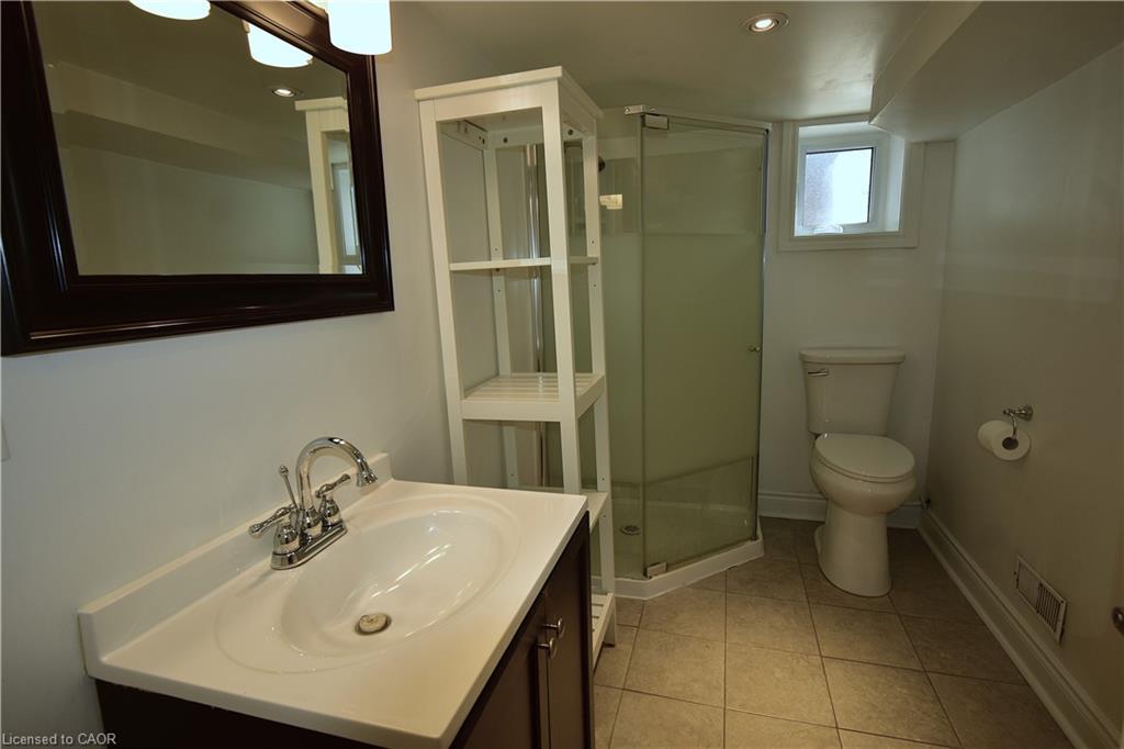 2-2176 Queensway Drive, Burlington, ON - Indoor Photo Showing Bathroom