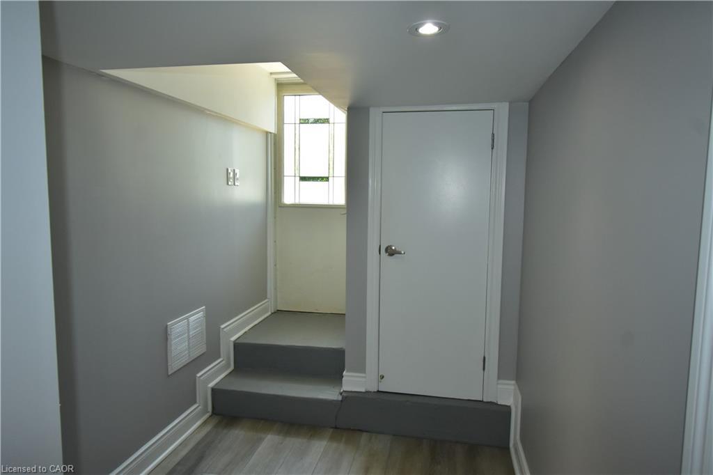 2-2176 Queensway Drive, Burlington, ON - Indoor Photo Showing Other Room