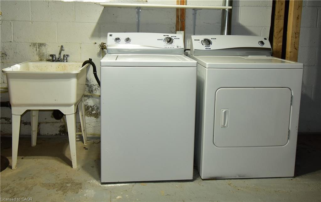 2-2176 Queensway Drive, Burlington, ON - Indoor Photo Showing Laundry Room