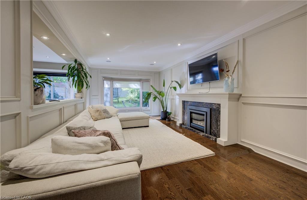 600 Highvalley Road, Ancaster, ON - Indoor Photo Showing Living Room With Fireplace