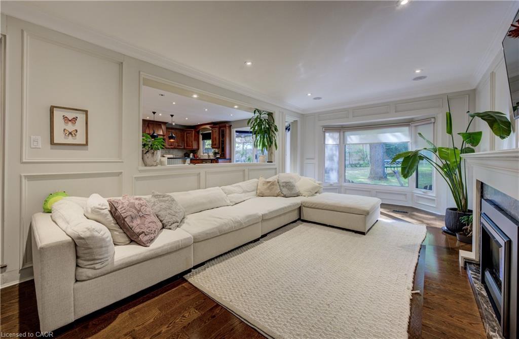 600 Highvalley Road, Ancaster, ON - Indoor Photo Showing Living Room With Fireplace