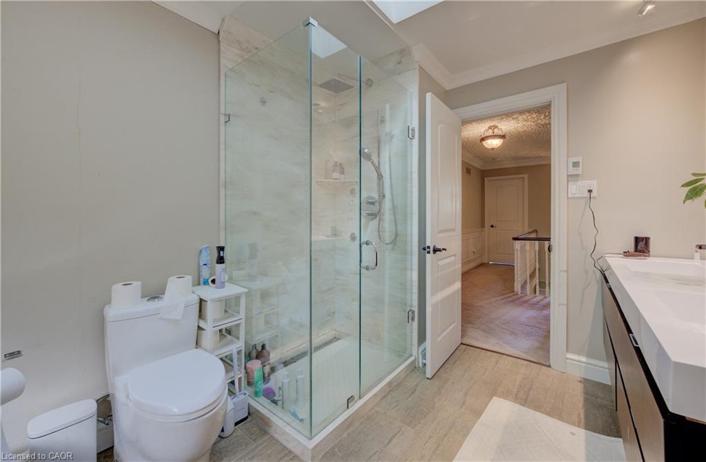 600 Highvalley Road, Ancaster, ON - Indoor Photo Showing Bathroom