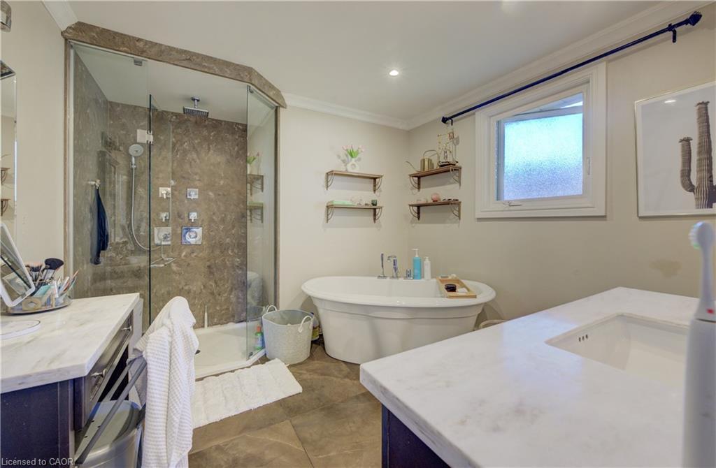 600 Highvalley Road, Ancaster, ON - Indoor Photo Showing Bathroom