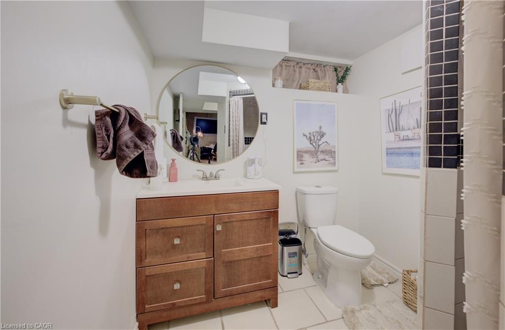 600 Highvalley Road, Ancaster, ON - Indoor Photo Showing Bathroom