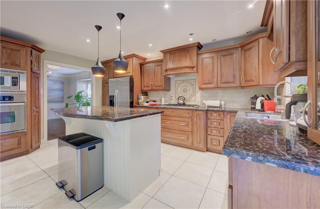 600 Highvalley Road, Ancaster, ON - Indoor Photo Showing Kitchen