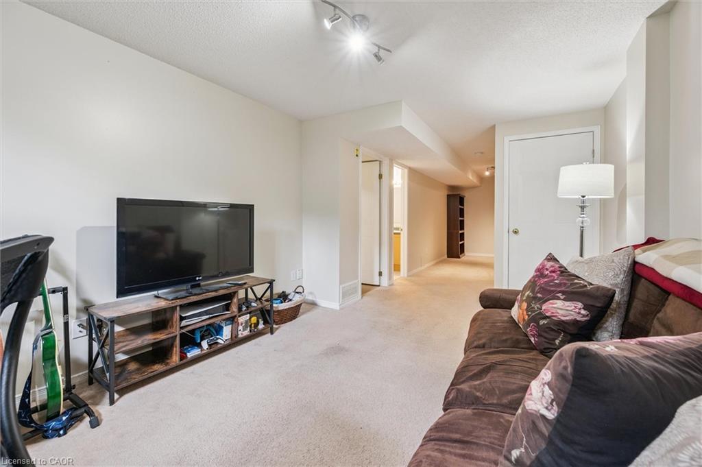747 Fairway Court, Kitchener, ON - Indoor Photo Showing Bathroom