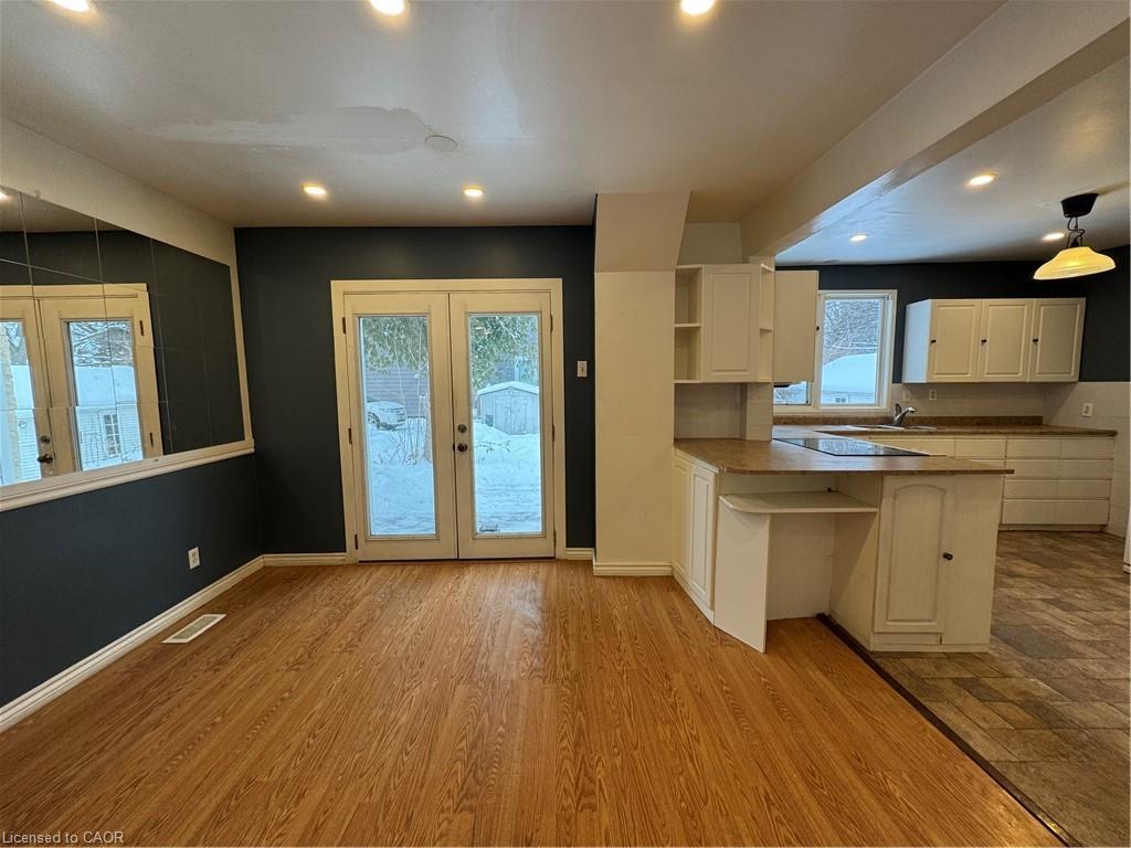272 Main Street, Cambridge, ON - Indoor Photo Showing Kitchen