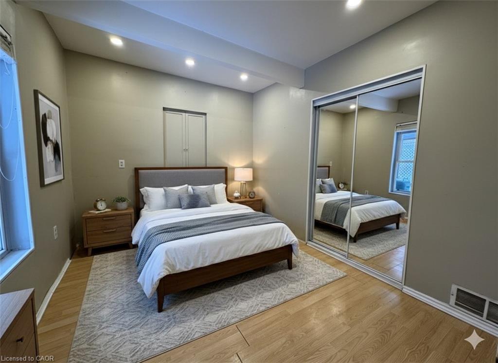 272 Main Street, Cambridge, ON - Indoor Photo Showing Bedroom
