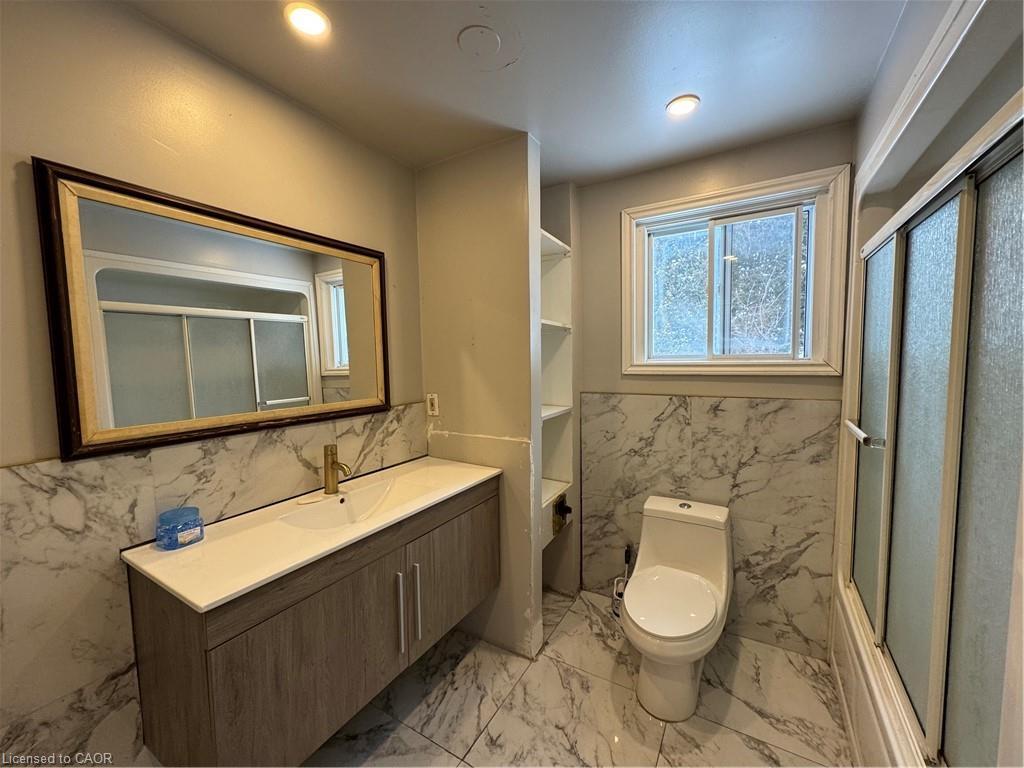 272 Main Street, Cambridge, ON - Indoor Photo Showing Bathroom