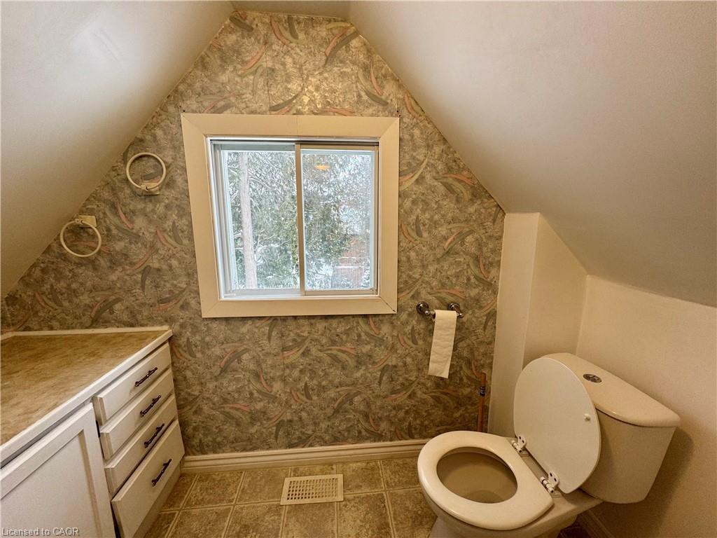 272 Main Street, Cambridge, ON - Indoor Photo Showing Bathroom