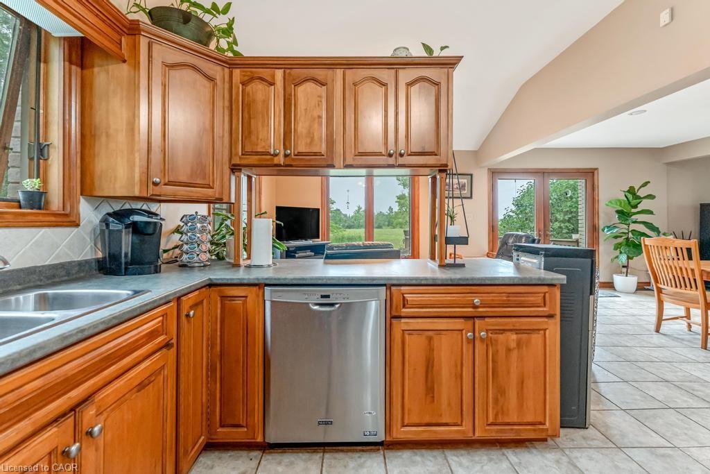 70 Sawmill Road, Caledonia, ON - Indoor Photo Showing Kitchen