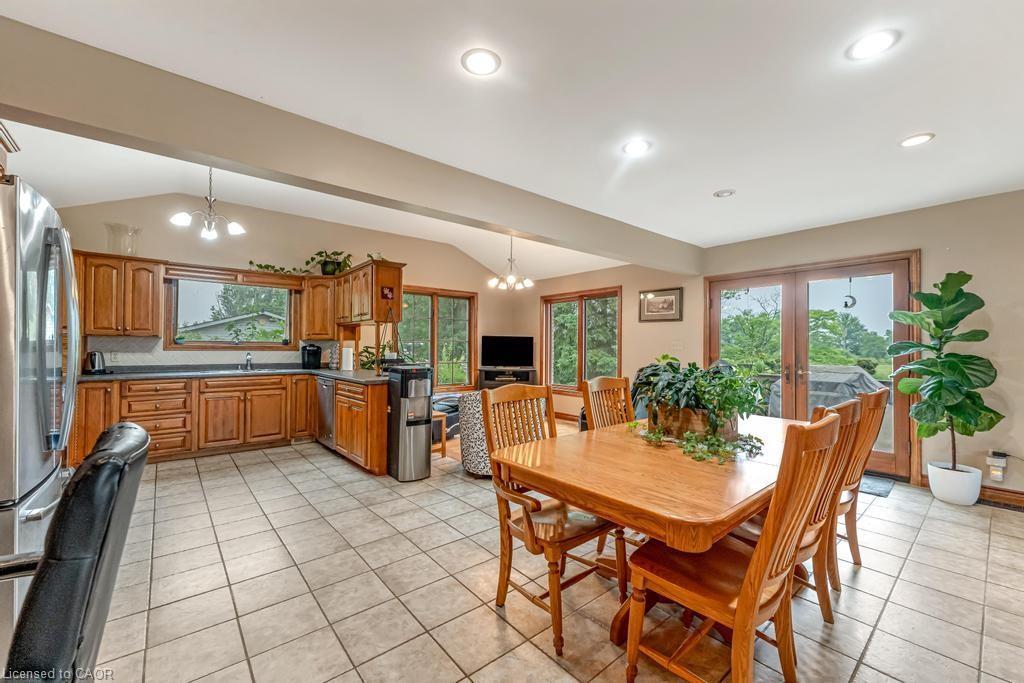 70 Sawmill Road, Caledonia, ON - Indoor Photo Showing Dining Room