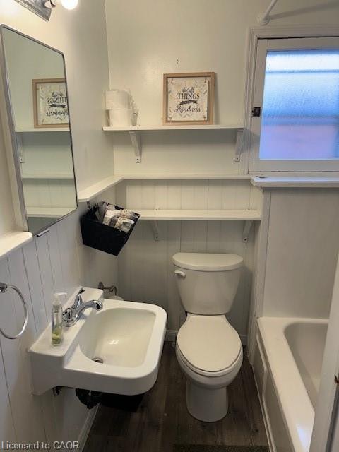 37 Dundas Street, Dundas, ON - Indoor Photo Showing Bathroom