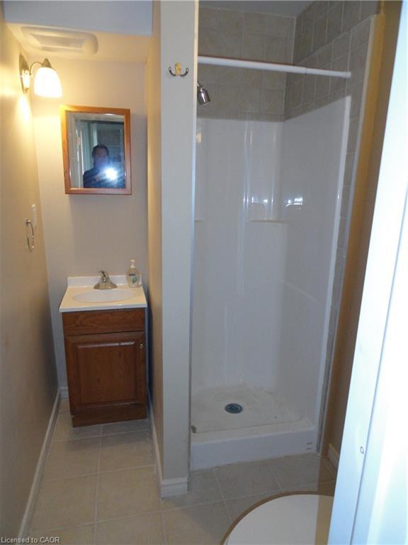 37 Dundas Street, Dundas, ON - Indoor Photo Showing Bathroom