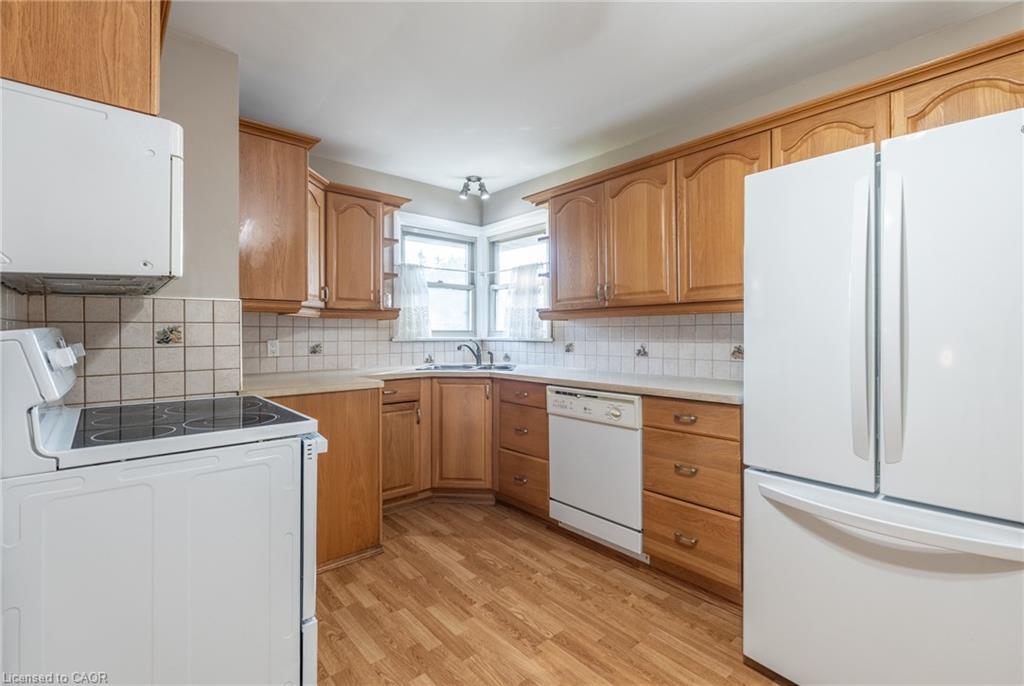 173 West 23Rd Street, Hamilton, ON - Indoor Photo Showing Kitchen