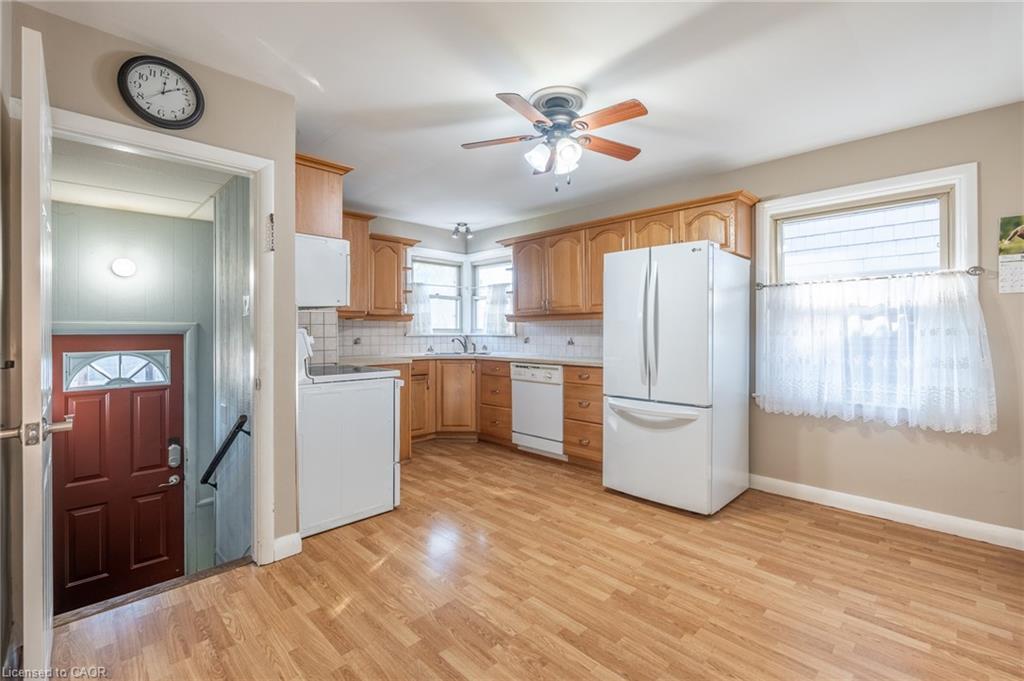 173 West 23Rd Street, Hamilton, ON - Indoor Photo Showing Kitchen