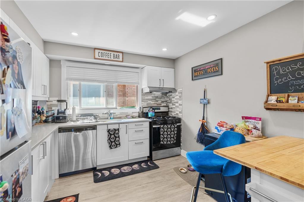 96 Summerlea Drive, Hamilton, ON - Indoor Photo Showing Kitchen