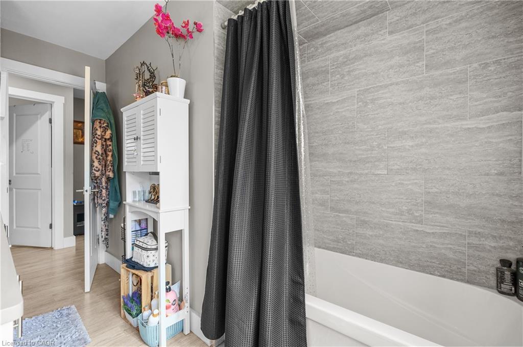 96 Summerlea Drive, Hamilton, ON - Indoor Photo Showing Bathroom