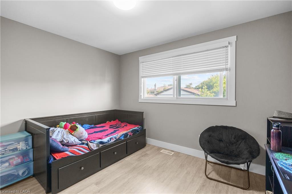 96 Summerlea Drive, Hamilton, ON - Indoor Photo Showing Bedroom