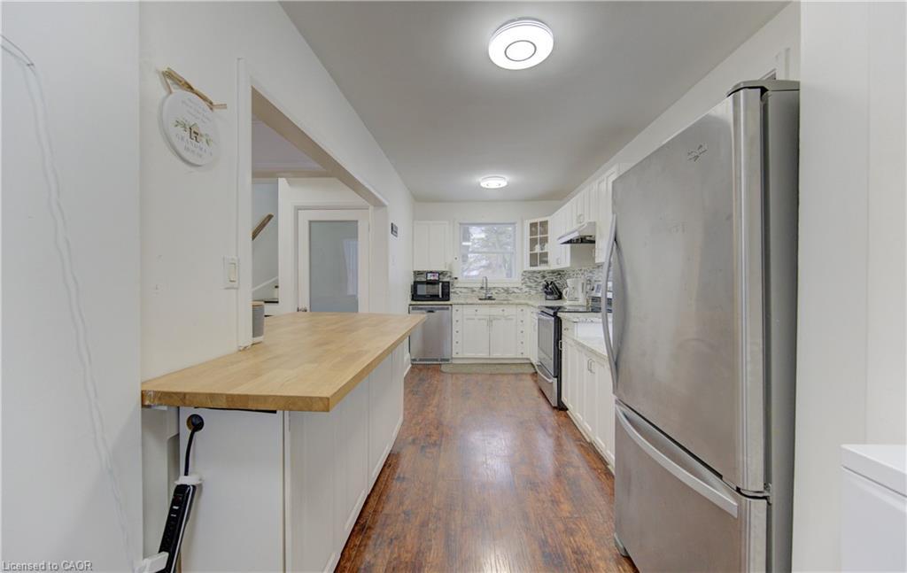 569 Stirling Avenue S, Kitchener, ON - Indoor Photo Showing Kitchen