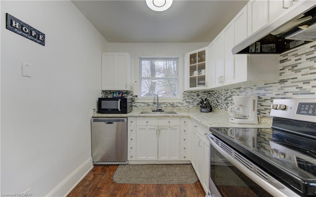 569 Stirling Avenue S, Kitchener, ON - Indoor Photo Showing Kitchen