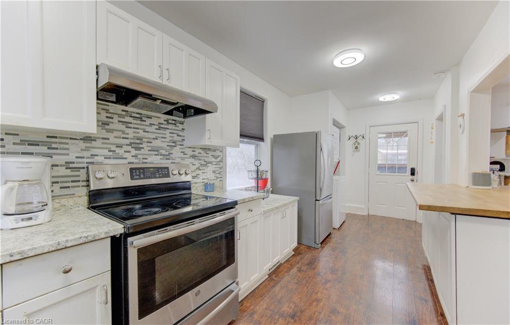 569 Stirling Avenue S, Kitchener, ON - Indoor Photo Showing Kitchen
