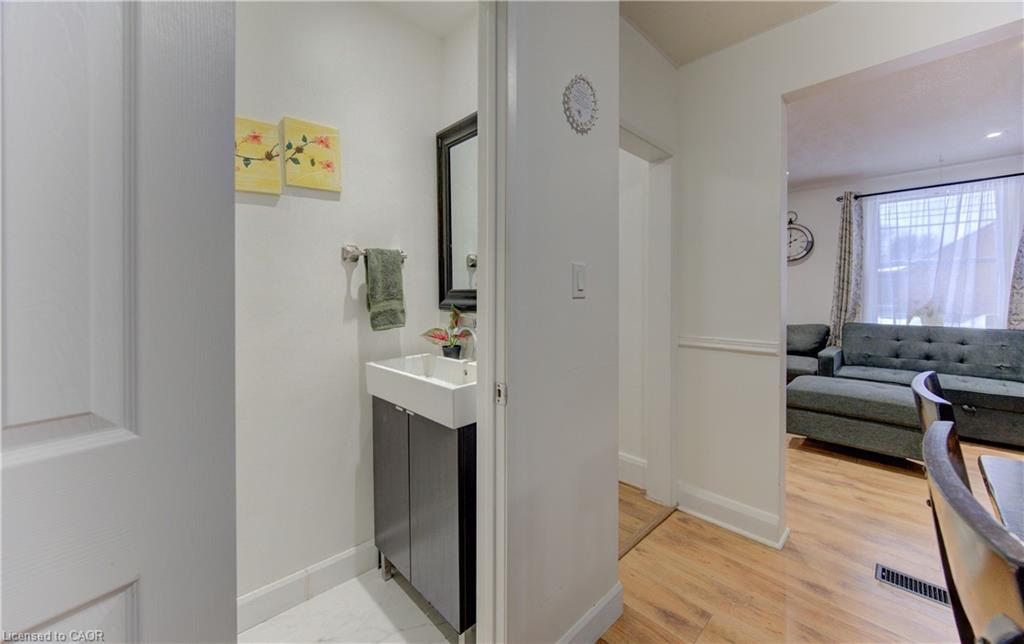 569 Stirling Avenue S, Kitchener, ON - Indoor Photo Showing Other Room