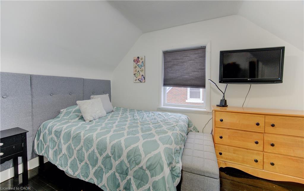 569 Stirling Avenue S, Kitchener, ON - Indoor Photo Showing Bedroom