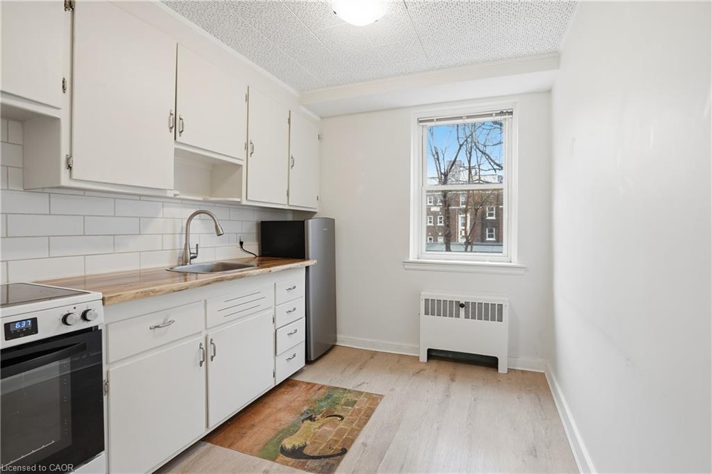 9-4 Robinson Street, Hamilton, ON - Indoor Photo Showing Kitchen