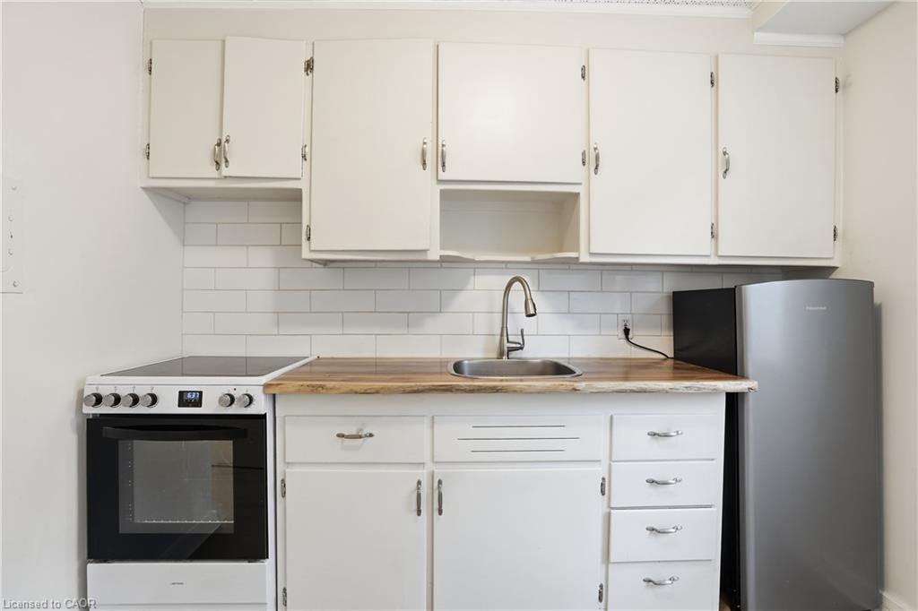 9-4 Robinson Street, Hamilton, ON - Indoor Photo Showing Kitchen
