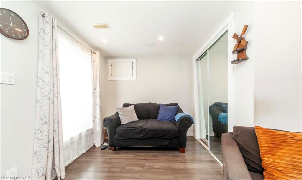 13 Robins Avenue, Hamilton, ON - Indoor Photo Showing Other Room