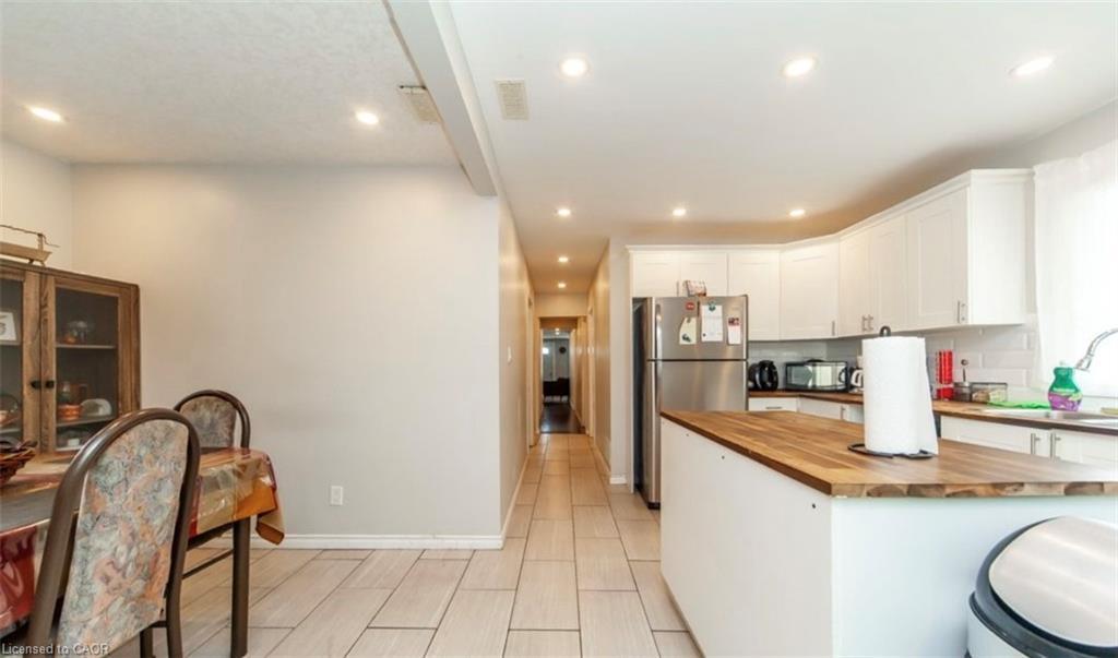 13 Robins Avenue, Hamilton, ON - Indoor Photo Showing Other Room