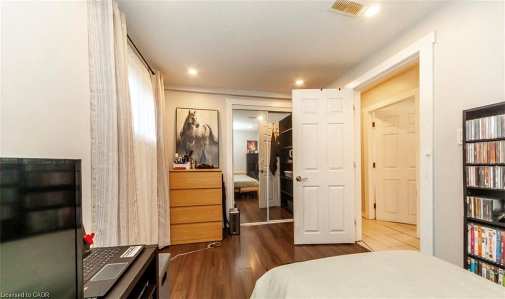 13 Robins Avenue, Hamilton, ON - Indoor Photo Showing Bedroom