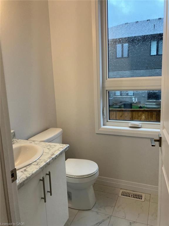 103-6705 Cropp Street, Niagara Falls, ON - Indoor Photo Showing Bathroom