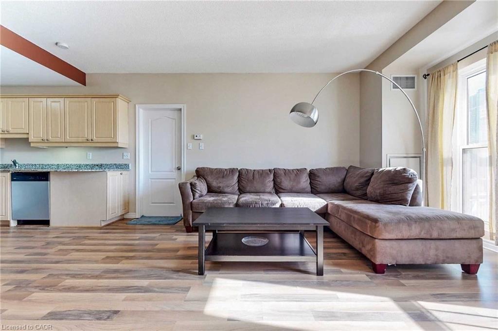 608-135 James Street, Hamilton, ON - Indoor Photo Showing Living Room