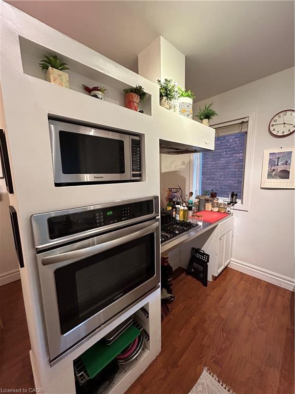 Main-207 Charlton Avenue W, Hamilton, ON - Indoor Photo Showing Kitchen