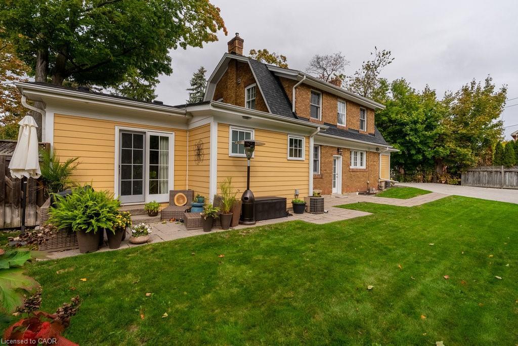 C-2080 Caroline Street, Burlington, ON - Outdoor